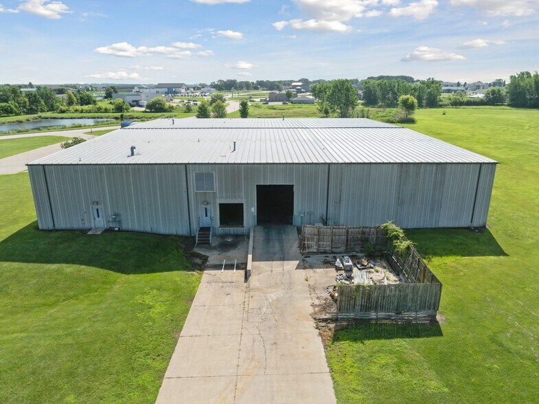 More Photos Of 701 Technology Pl, Waverly Manufacturing For Lease