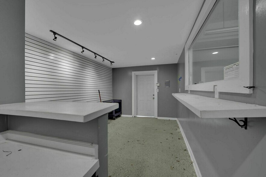 More Photos Of 6625 Grove Ave, Windsor Mill Carwash For Lease