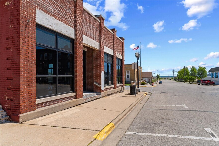 More Photos Of 203 Ellis St, Kewaunee Office For Sale