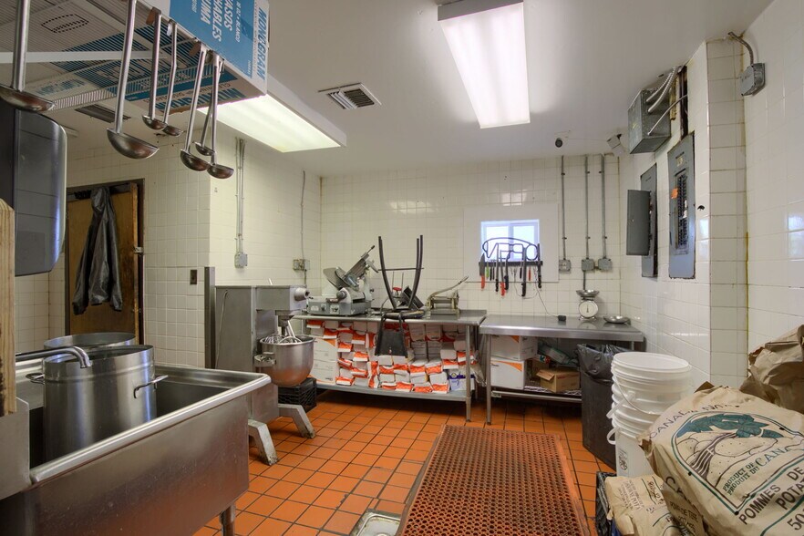 More Photos Of 1725 George Washington Memoria Hwy, Gloucester Point Restaurant For Sale