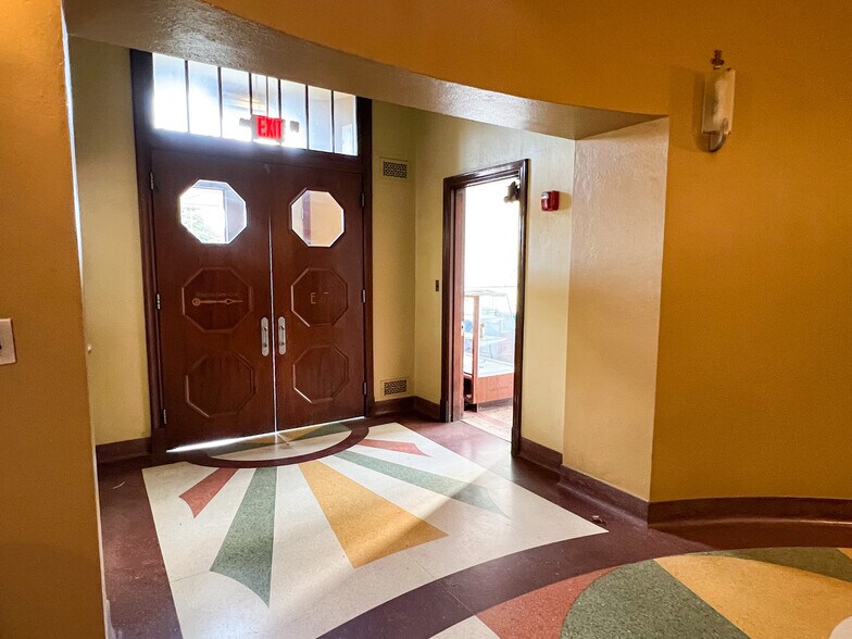 More Photos Of 3121 Broadway St, Paducah Storefront Retail Office For Sale