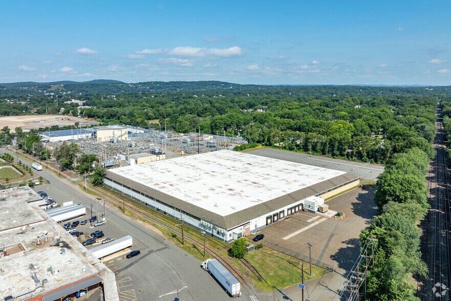 More Photos Of 19-05 Nevins Rd, Fair Lawn Warehouse For Lease