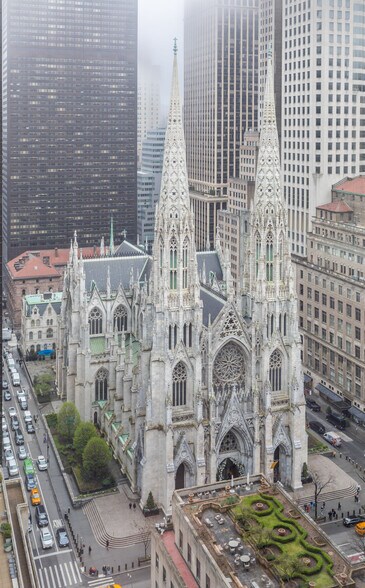 More Photos Of 75 Rockefeller Plaza, New York Office For Sale