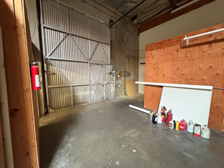 More Photos Of 10934-10940 Portal Dr, Los Alamitos Light Manufacturing For Lease