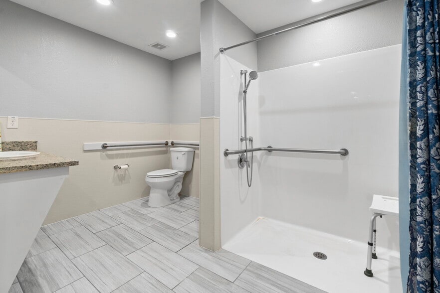More Photos Of 1930 River Falls Dr, Kingwood Assisted Living For Sale