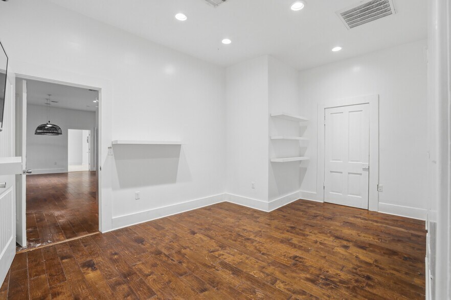 More Photos Of 122 E Randolph Ave, Enid Storefront Retail Residential For Sale