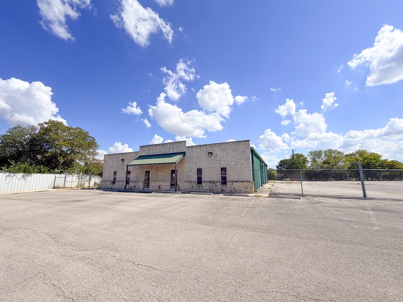 More Photos Of 132 Nell Deane Blvd, Schertz Warehouse For Lease