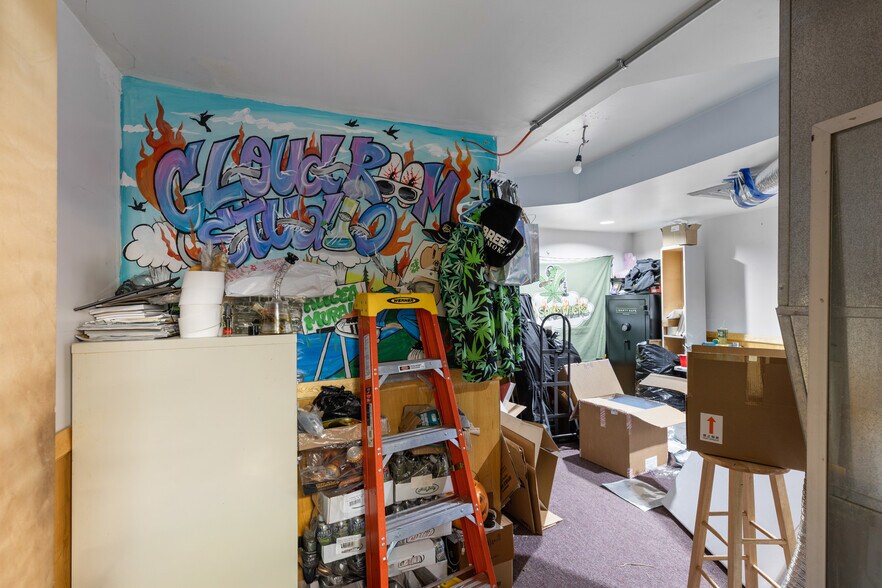 More Photos Of 3052 Belmont St, Bellaire Storefront Retail Office For Sale