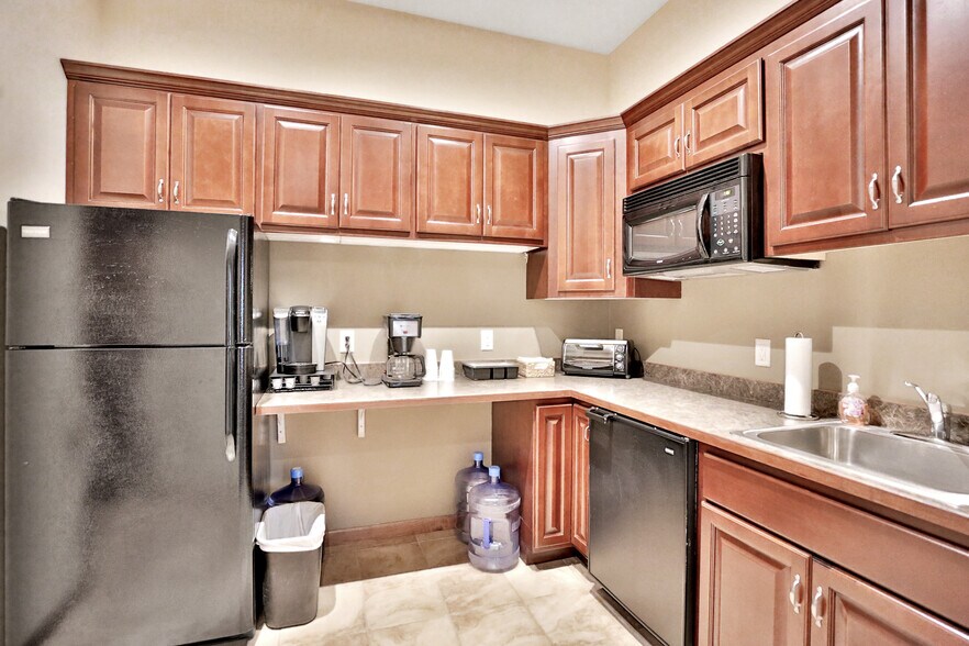 More Photos Of 2191-2195 Northdale Blvd NW, Coon Rapids Office For Sale