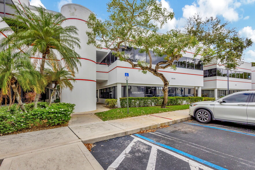 Primary Photo Of 5608 PGA Blvd, Palm Beach Gardens Medical For Lease