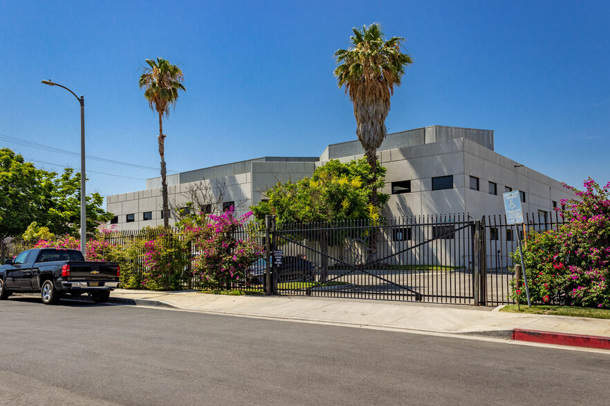 Primary Photo Of 10443 Arminta St, Sun Valley Warehouse For Sale