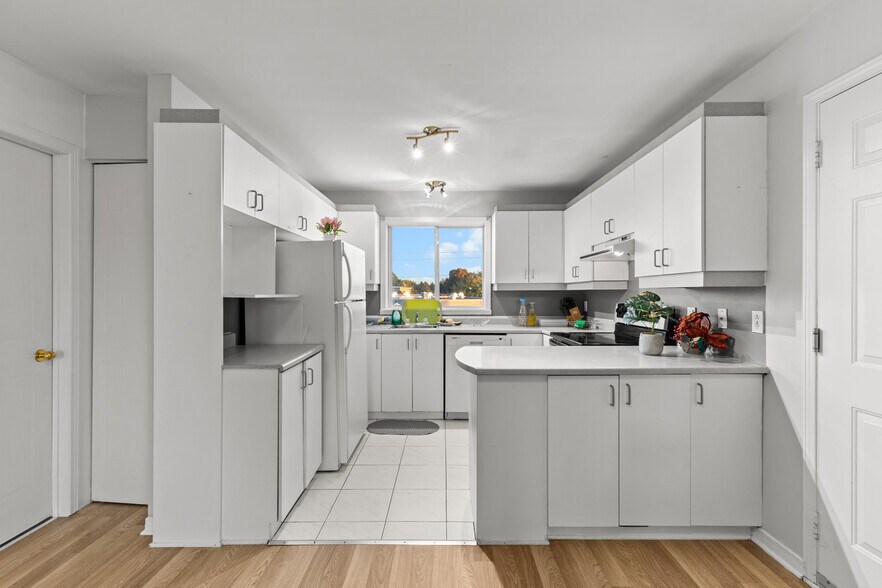 More Photos Of 2012-2014 Rue Fournier, St-Jérôme Apartments For Sale