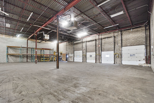 More Photos Of 4415-4455 Rue Joseph-Dubreuil, Montréal Warehouse For Lease