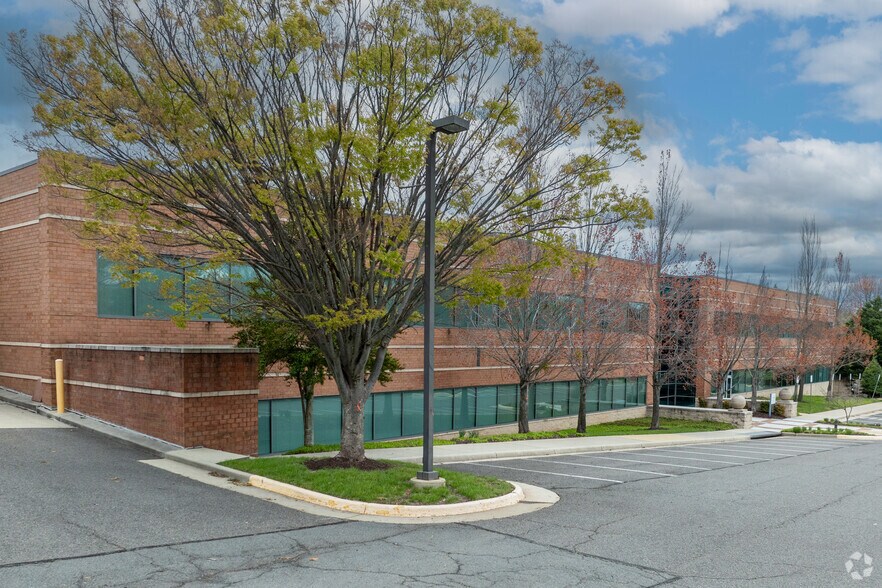 More Photos Of 14101B Newbrook Dr, Chantilly Office For Sale