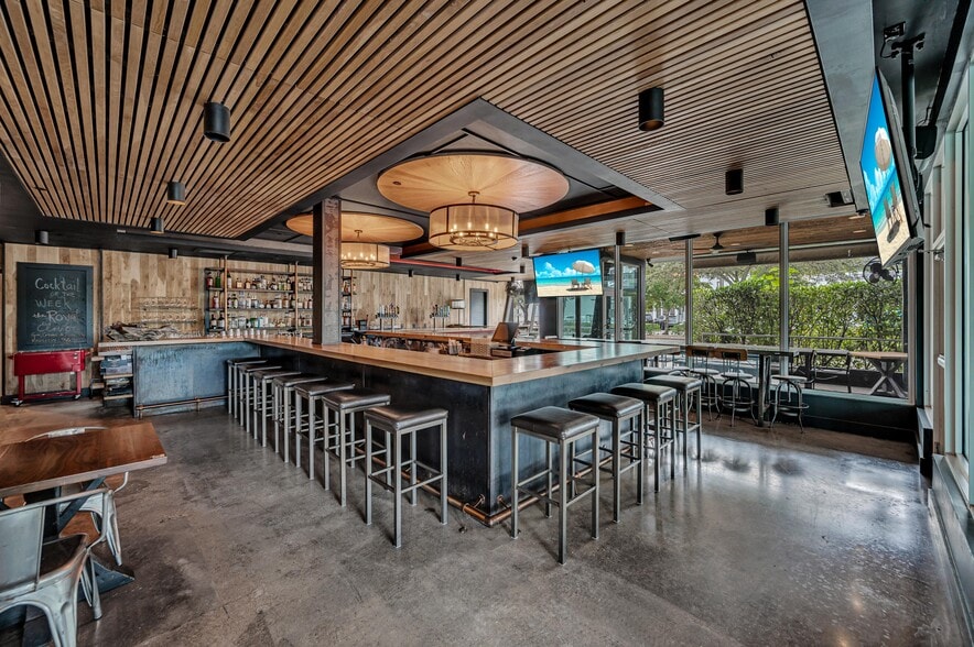 More Photos Of 815 NE 13th St, Fort Lauderdale Freestanding For Sale