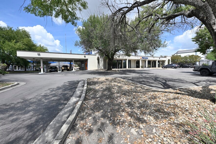 More Photos Of 4625 Centerview Dr, San Antonio Storefront Retail Office For Sale