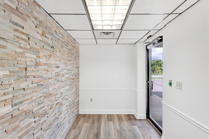 More Photos Of 6 Four Coins Dr, Canonsburg Light Distribution For Lease
