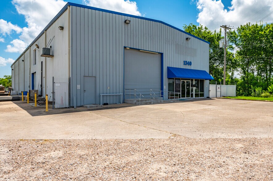 More Photos Of 1340 Highway 3 S, League City Freestanding For Sale