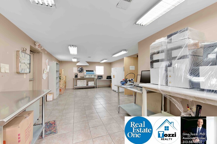 More Photos Of 27253 Van Dyke Ave, Warren Medical For Lease