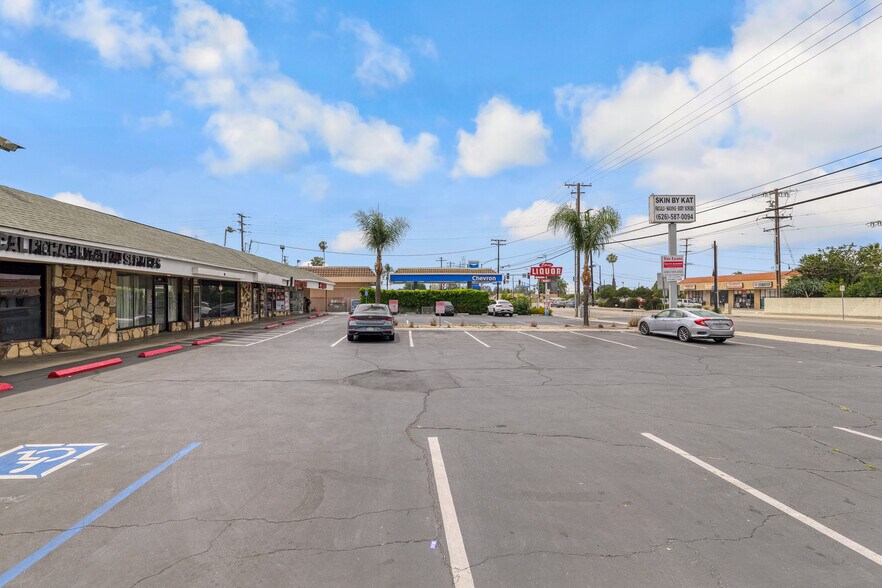 More Photos Of 472-484 S Citrus Ave, Azusa Freestanding For Lease