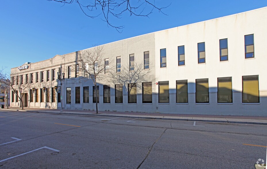 More Photos Of 5522 6th Ave, Kenosha Restaurant For Sale