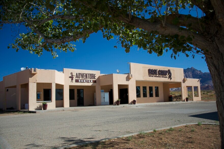 More Photos Of MM 28 Highway 276 Lodge, Lake Powell Hotel For Sale