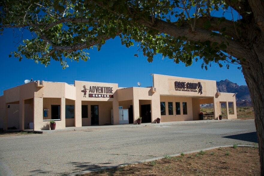 More Photos Of MM 28 Highway 276 Lodge, Lake Powell Hotel For Sale