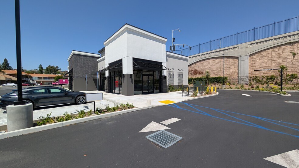 More Photos Of 2095 E Orangethorpe Ave, Placentia Fast Food For Lease