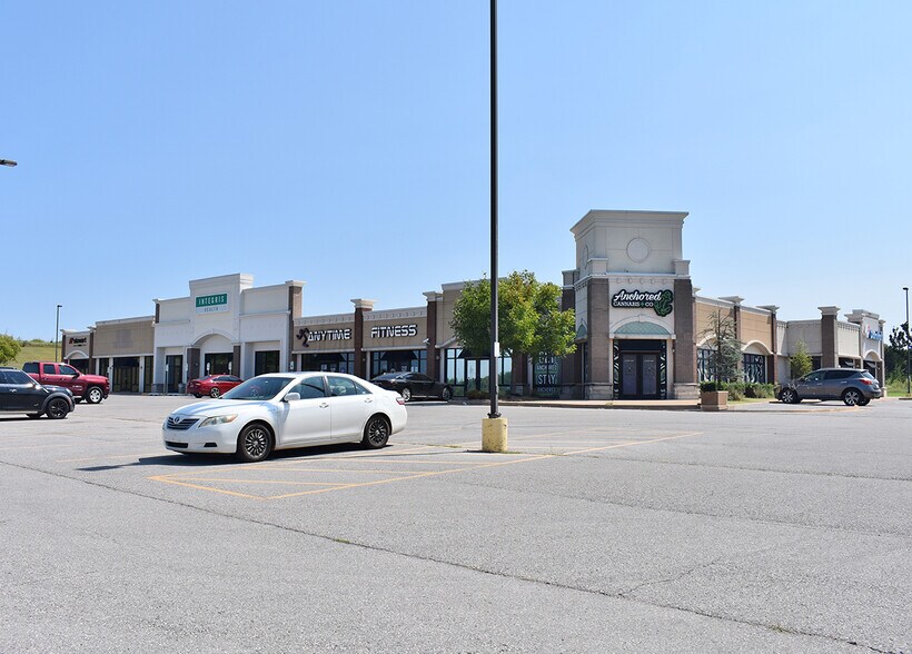 More Photos Of 1700-1726 S Division St, Guthrie General Retail For Lease