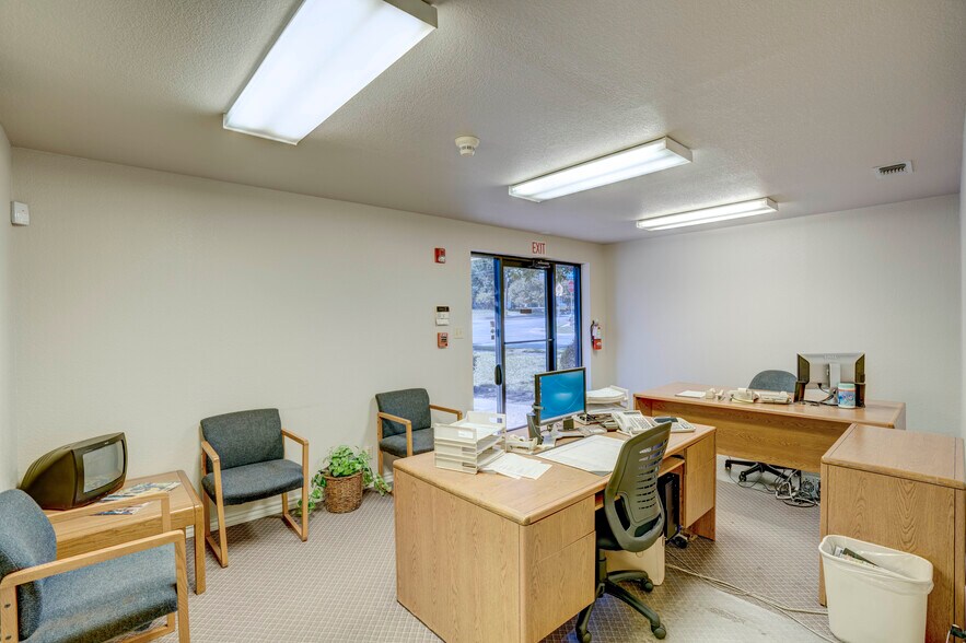 More Photos Of 2620 Carson St, Haltom City Light Distribution For Lease