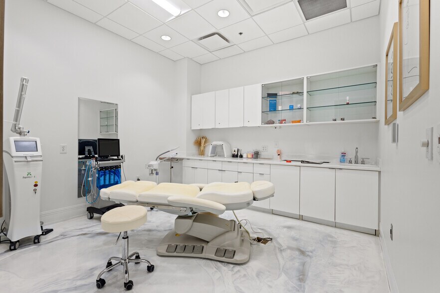 More Photos Of 250 Pharr Rd NE, Atlanta Apartments For Lease