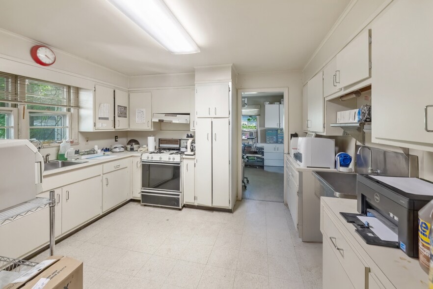 More Photos Of 1158 Valley Rd, Stirling Specialty For Sale