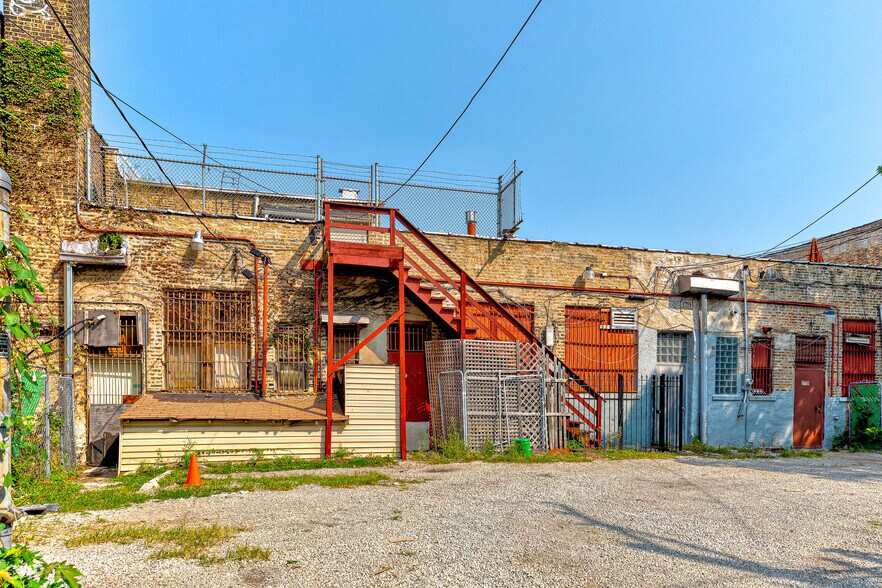 More Photos Of 1721 W Chicago Ave, Chicago Storefront Retail Residential For Lease