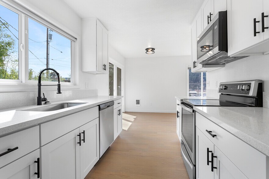 More Photos Of 8525-8529 N Willamette Blvd, Portland Apartments For Sale