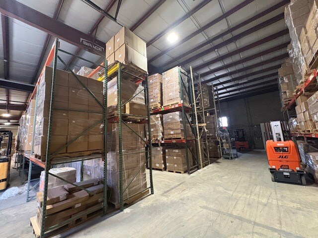 More Photos Of 140 Washington St, Foxborough Warehouse For Lease