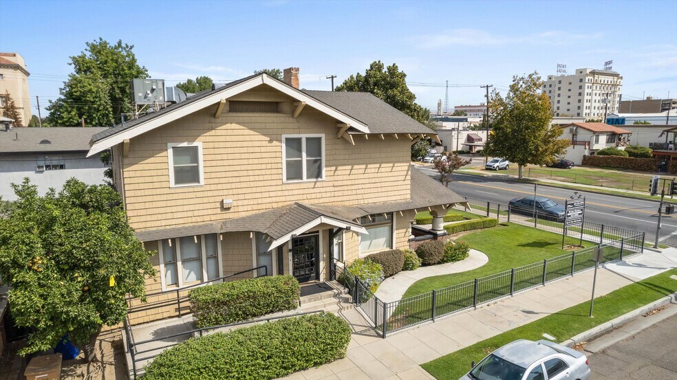 More Photos Of 1701 F St, Bakersfield Office For Sale