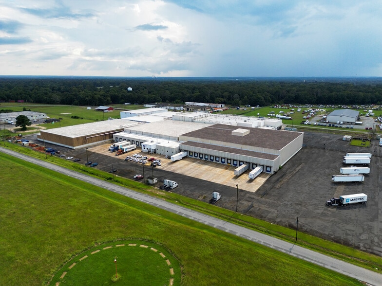 Primary Photo Of 302 Airport Dr, Montezuma Refrigeration Cold Storage For Sale