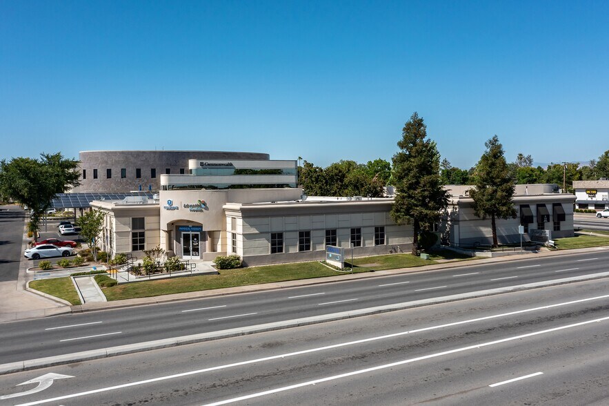 More Photos Of 3300 Truxtun Ave, Bakersfield Unknown For Lease