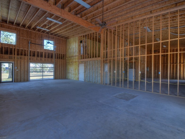 More Photos Of 5526 N US Highway 281, Marble Falls Office For Sale