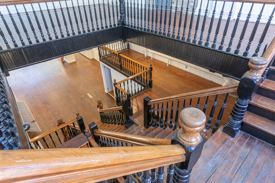 More Photos Of 318 W Broughton St, Savannah Storefront Retail Residential For Lease