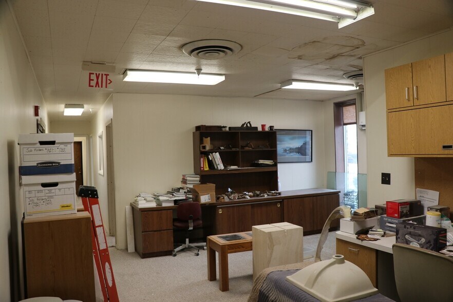 More Photos Of 6704 Pingree Rd, Crystal Lake Manufacturing For Lease