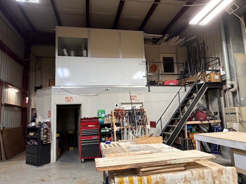 More Photos Of 1050 E Michigan Ave, Kalamazoo Warehouse For Sale