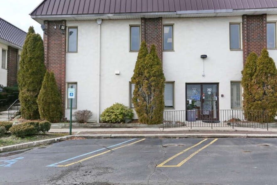 More Photos Of 236-246 N Main St, New City Medical For Lease