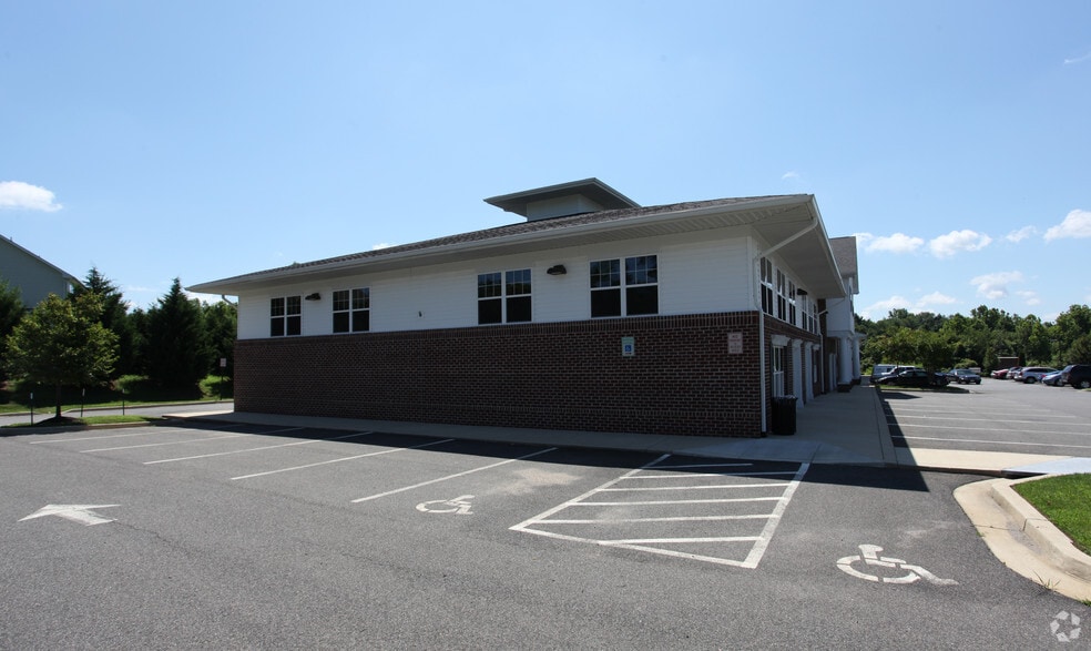 More Photos Of 8191 Jennifer Ln, Owings Office For Lease