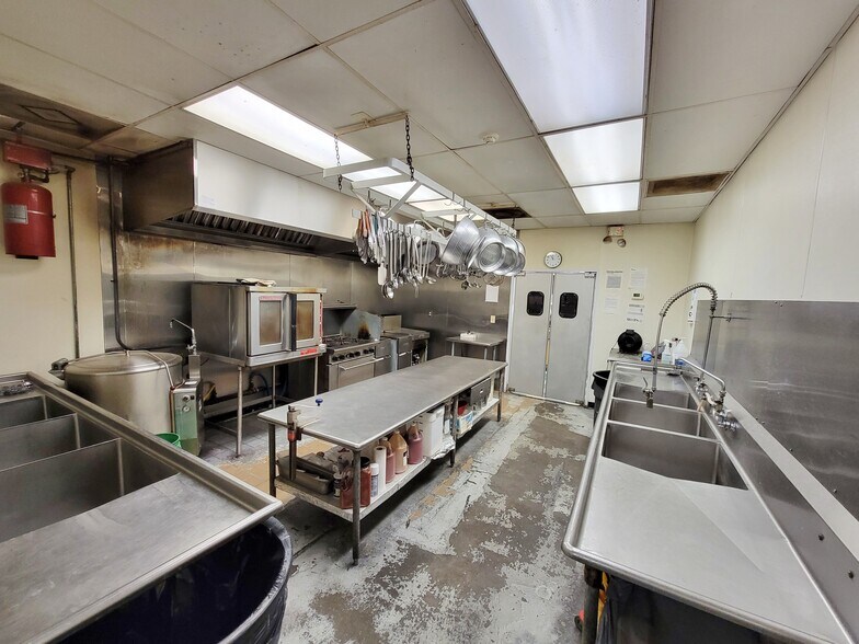 More Photos Of 530 Devine St, Columbia Restaurant For Sale