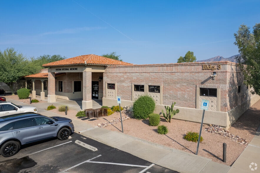 Primary Photo Of 1951 N Wilmot Rd, Tucson Medical For Sale