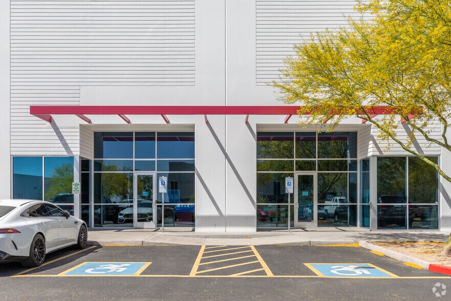 More Photos Of 1000 W Vista Bonita Dr, Phoenix Warehouse For Lease