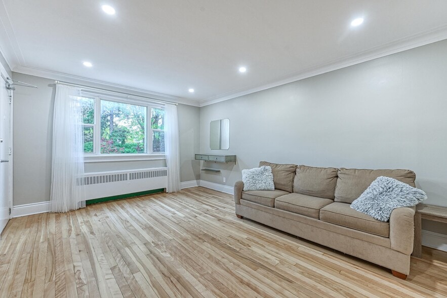 More Photos Of 156 Dagmar Av, Vanier Apartments For Sale