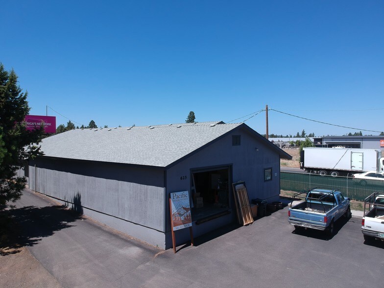 More Photos Of 625 SE 9th St, Bend Warehouse For Sale