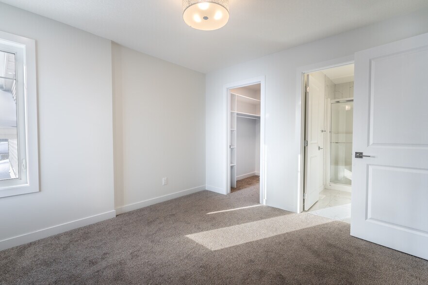 More Photos Of 10446 142 St NW, Edmonton Apartments For Sale